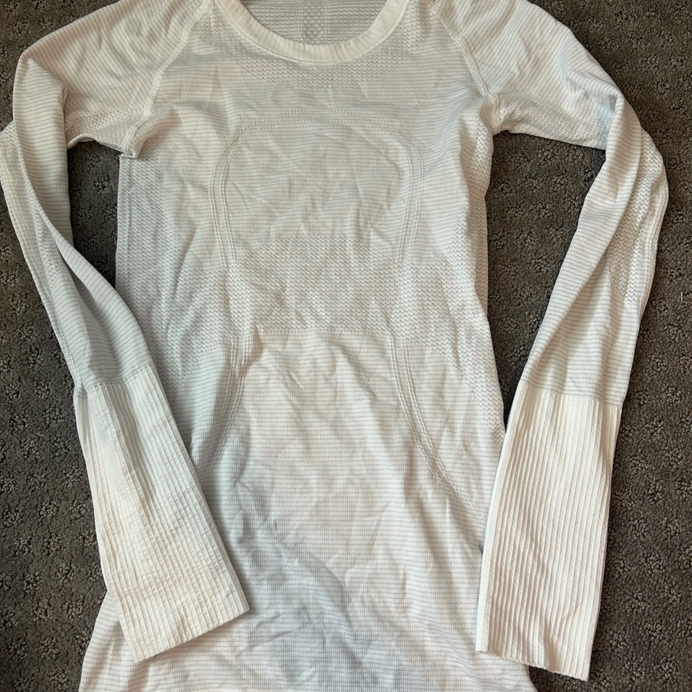 Lululemon Swiftly Tech Size 2, White Long Sleeve Top